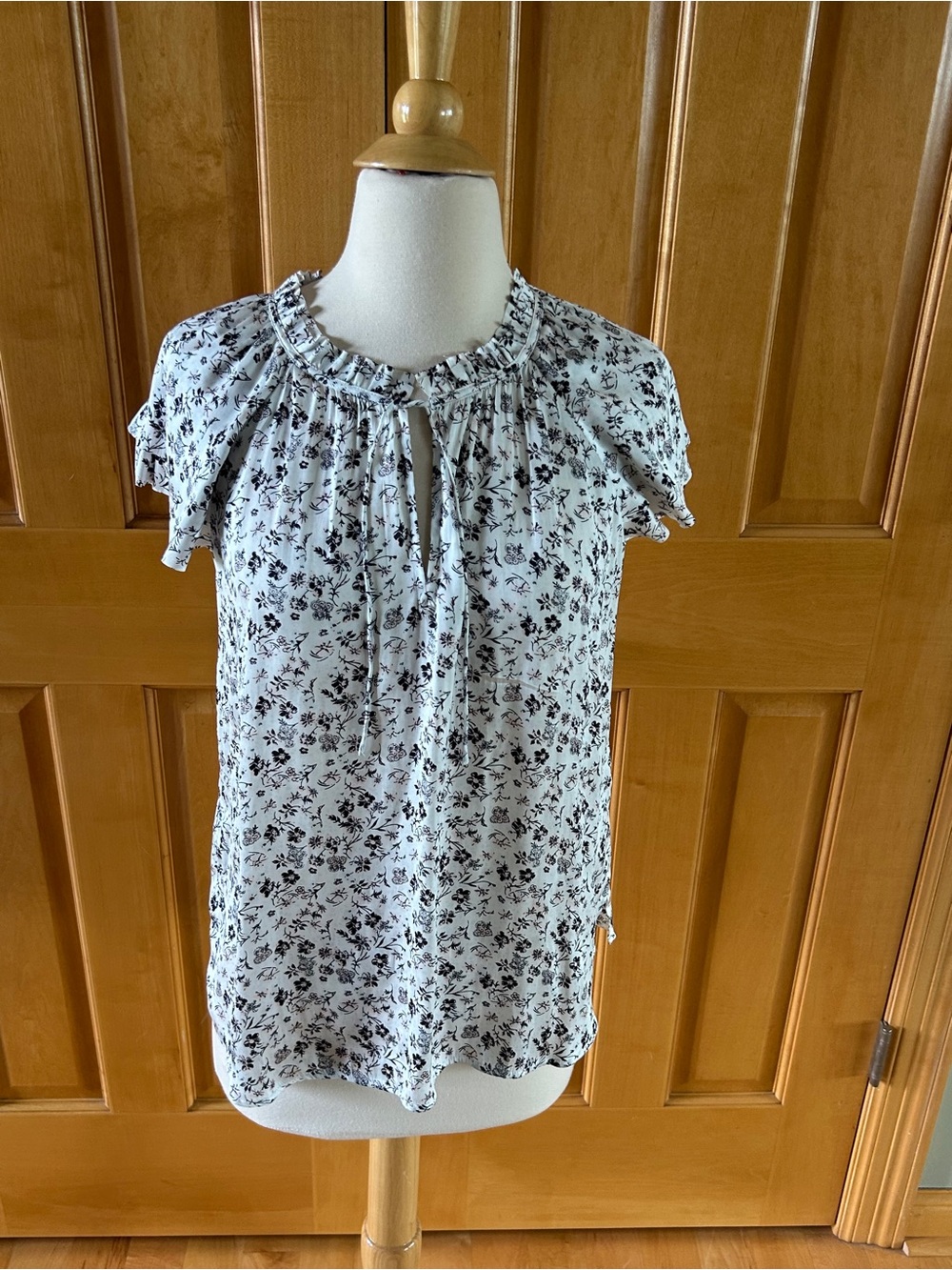 Banana Republic white/black/pink Top with Floral Print and Tie Neck